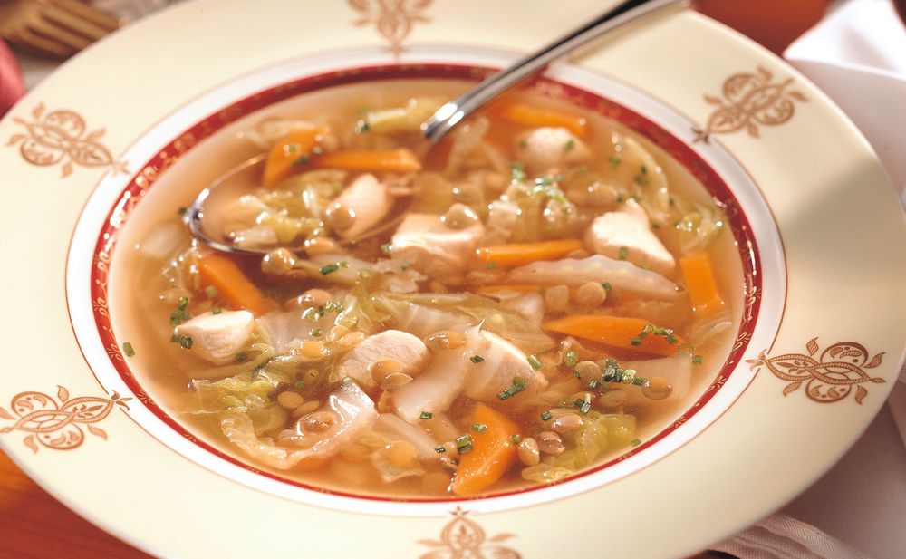 Chinakohlsuppe mit Hühnerfleisch