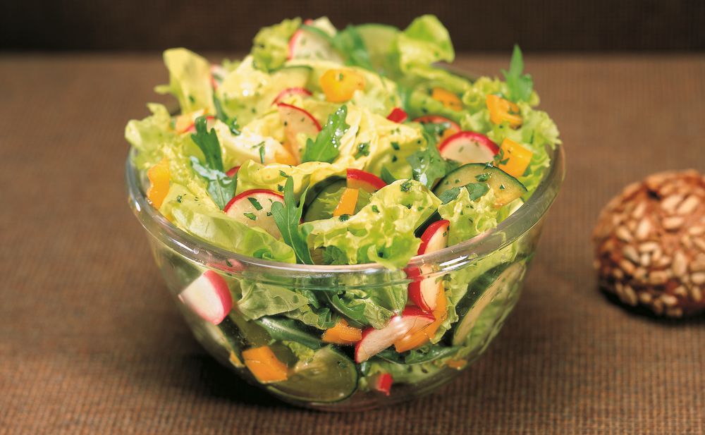 Bunter Gemüsesalat • Rezept • GUSTO.AT