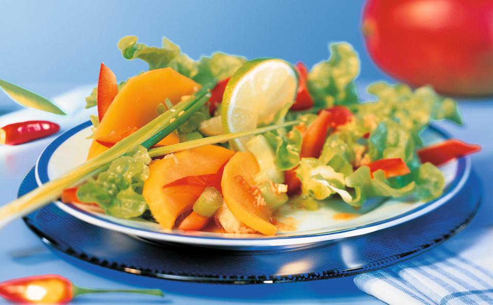 Karibischer Salat mit Mango und Ingwer-Limetten-Marinade