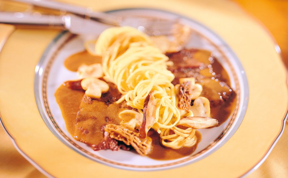 Gefüllte Rehschnitzel Mit Zimtapfel In Wacholdersauce — Rezepte Suchen