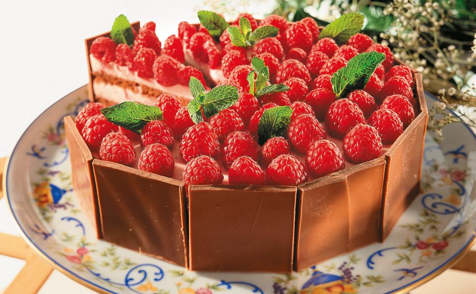 Himbeer-Obers-Torte mit Schokolade