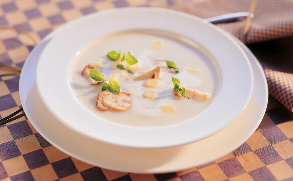 Erdäpfel-Steinpilz-Suppe mit Majoran