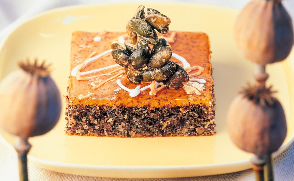 Saftiger Mohnkuchen mit Kürbiskernen