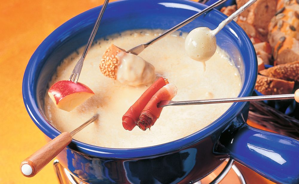 Käsefondue mit Greyerzer • Rezept • GUSTO.AT