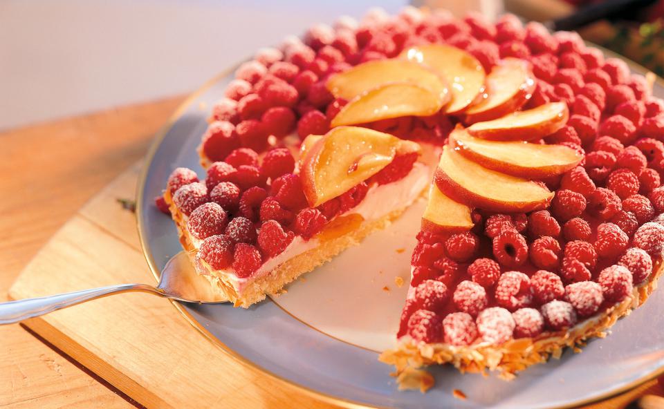 Himbeer-Pfirsich-Torte mit Weinschaumcreme