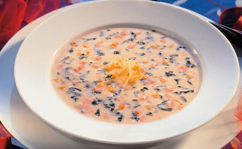 Chicoréesuppe mit Mangold und Nüssen