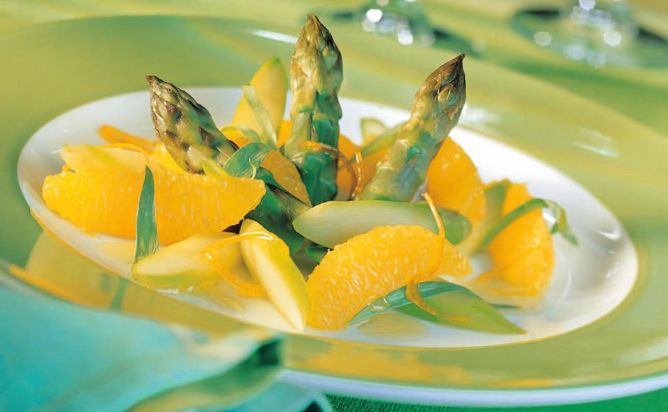 Spargelsalat mit Orangen und Estragon