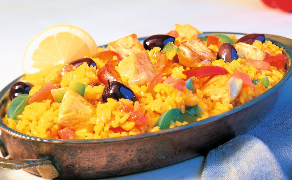 Spanischer Reis mit Hühnerfleisch und Gemüse • Rezept • GUSTO.AT