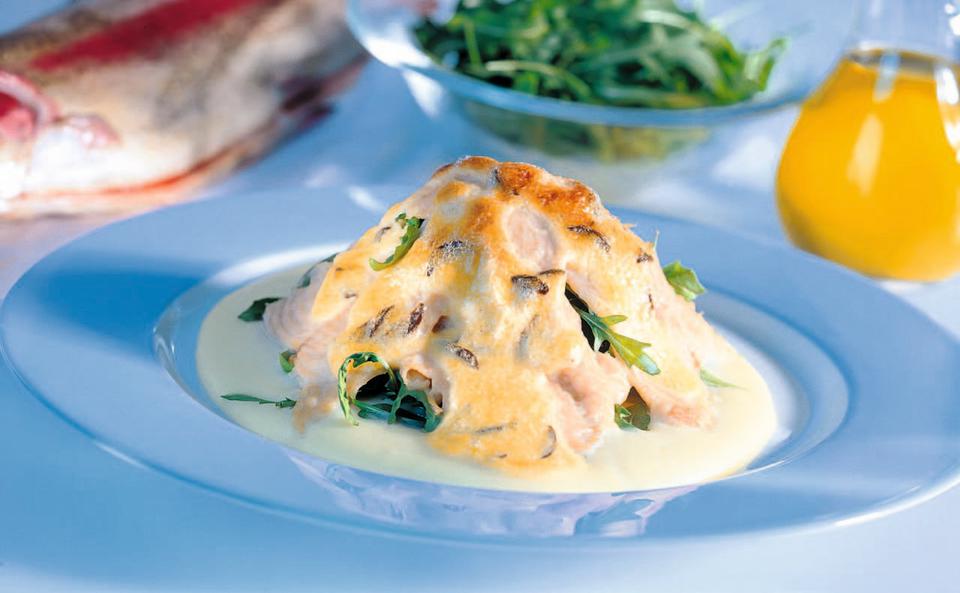 Gratinierte Lachsforelle mit Oliven-Hollandaise