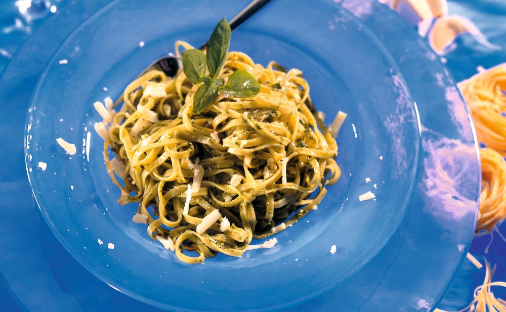 Tagliatelle alla Genovese (mit Basilikumpesto) • Rezept • GUSTO.AT