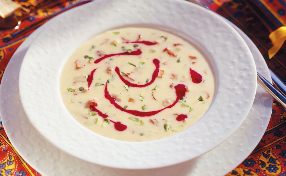 Schwammerlsuppe mit Sellerie und Fond aus Rote-Rüben-Saft • Rezept