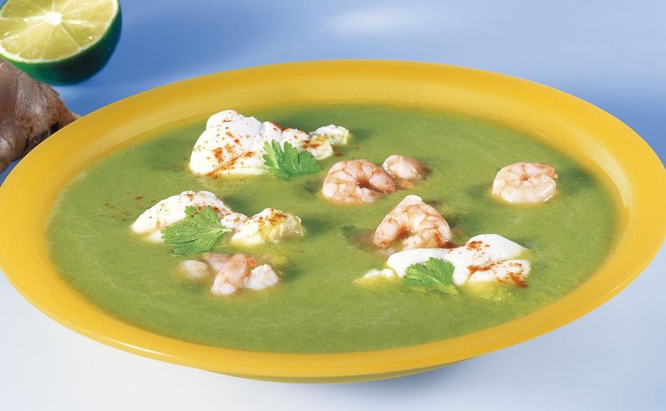 Grasgrüne Fischsuppe mit Limetten