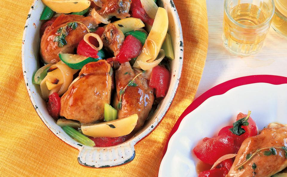 Griechisches Huhn mit Schmorgemüse aus dem Ofen • Rezept • GUSTO.AT