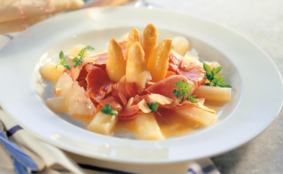 Solospargel mit gebratenem Beinschinken