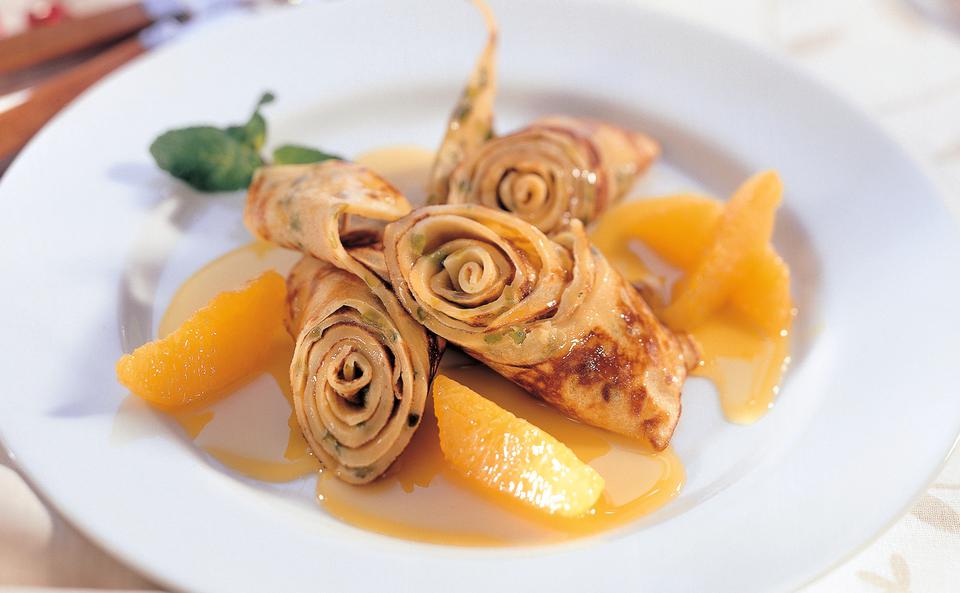 Pistazien-Crêpes mit Orangensauce