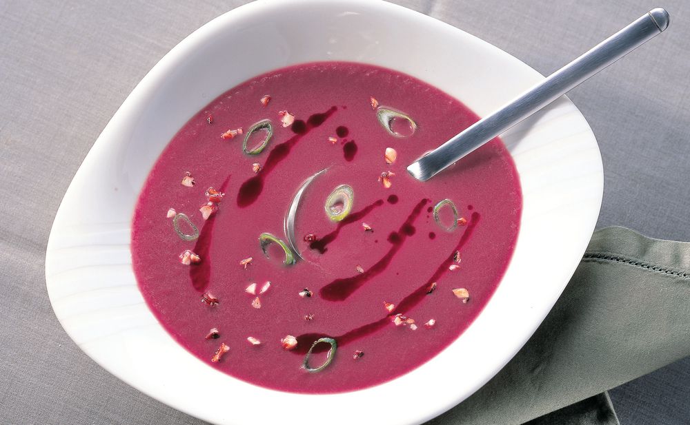 Rotkrautsuppe mit Portweinsauce • Rezept • GUSTO.AT