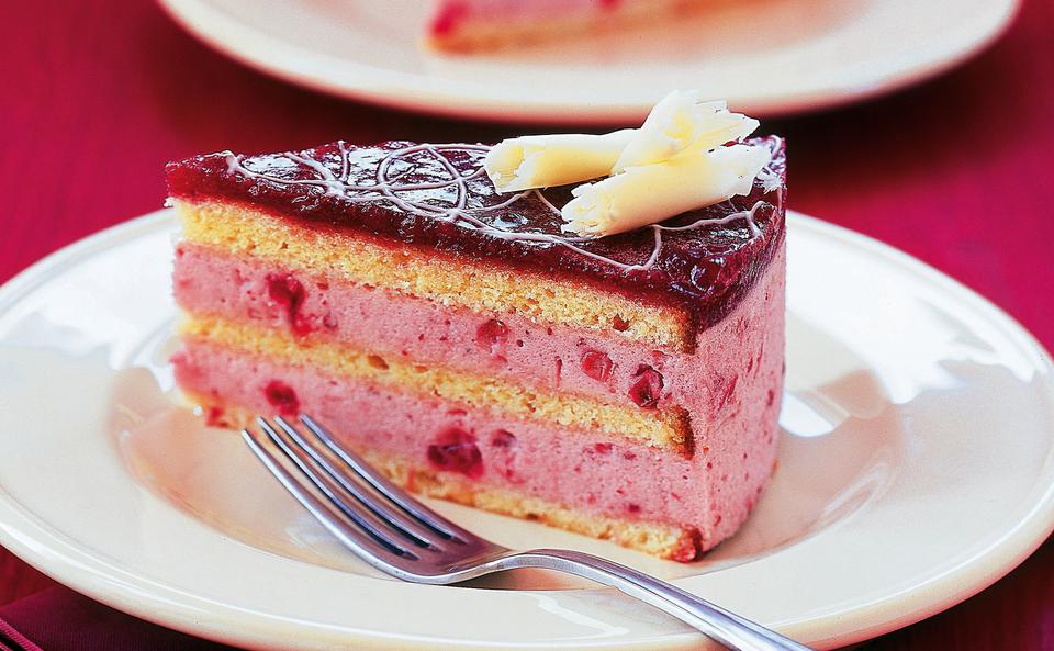 Preiselbeer-Torte mit weißer Schokolade