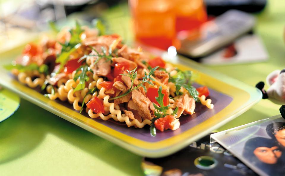 Fusilli mit Thunfisch und Sesam • Rezept • GUSTO.AT