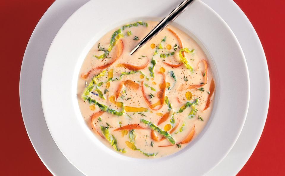 Bohnensuppe mit Kohl und Rohschinken