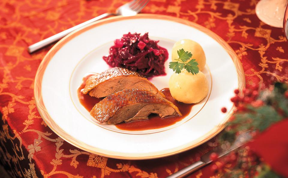 Gebratene Gans mit Rotweinsauce • Rezept • GUSTO.AT