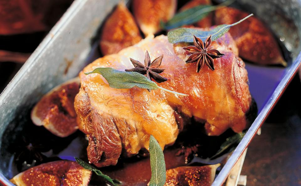 Lammkeule mit Sternanis, Feigen und Portwein • Rezept • GUSTO.AT