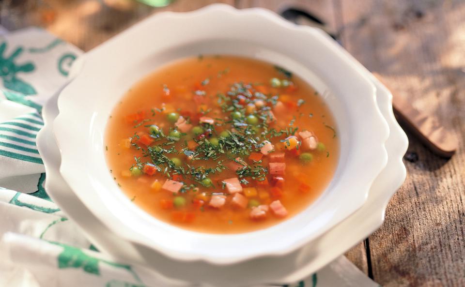 Rollgerstensuppe mit Erbsen und Selchfleisch