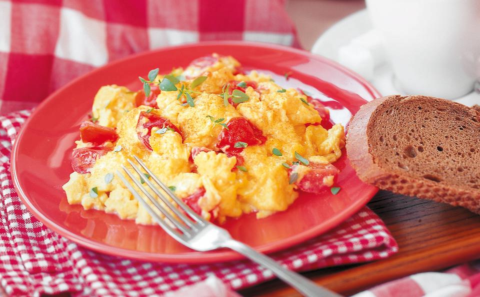 Eierspeise mit Kirschparadeisern und Parmesan