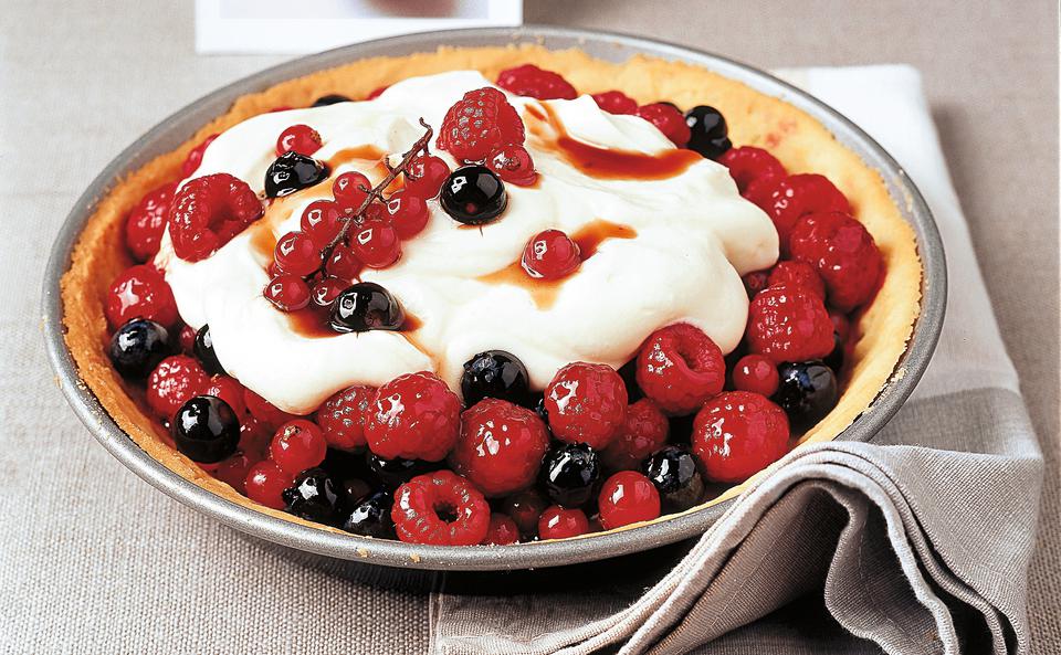 Tarte mit Essig-Beeren und Vanille-Topfencreme