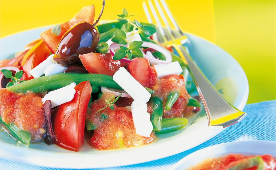Fisolen-Tomaten-Salat mit Schafkäse