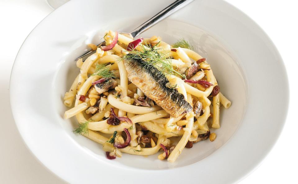 Maccheroni con le sarde (mit Sardellen)