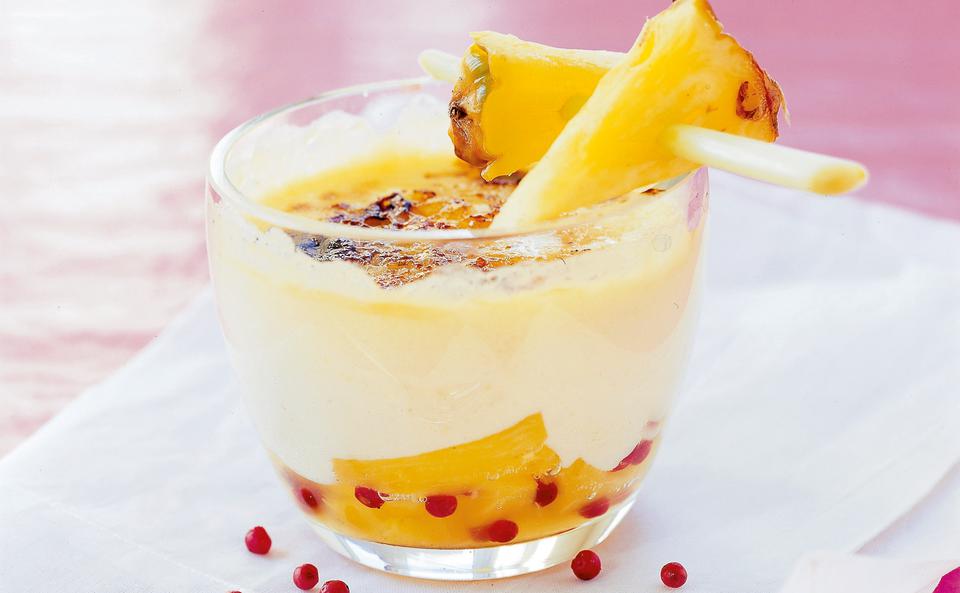 Zitronengras-Crème-brûlée mit gebratener Ananas