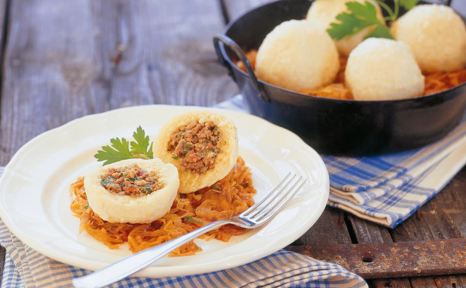 Fleischknödel mit Paradeiskraut