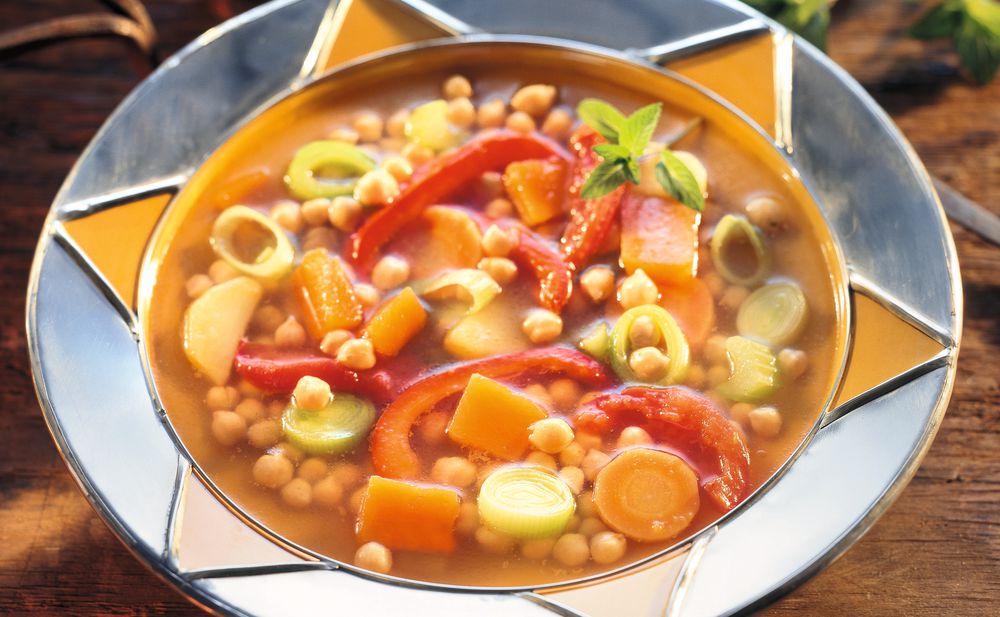 Spanischer Kichererbsen-Gemüseeintopf • Rezept • GUSTO.AT