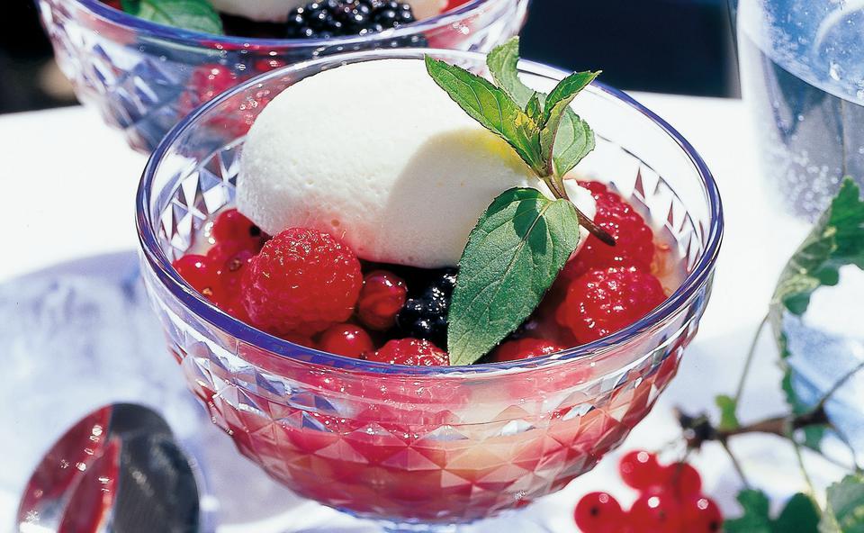 Marinierte Beeren mit Joghurtcreme