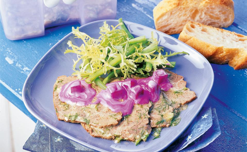 Mariniertes Rindfleisch mit Roten Rüben und Dille