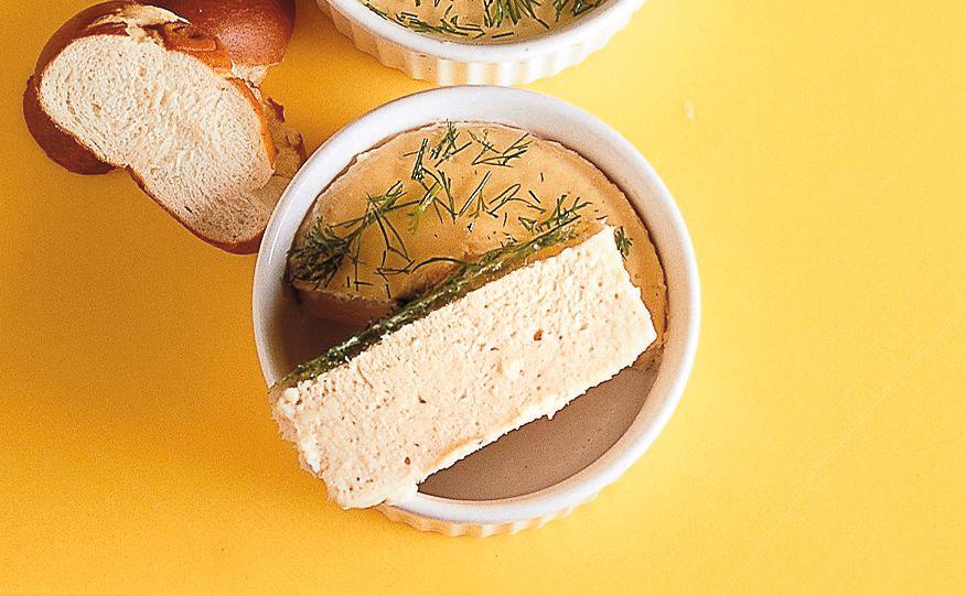 Räucherforellen-Mousse mit Wein-Dillgelee