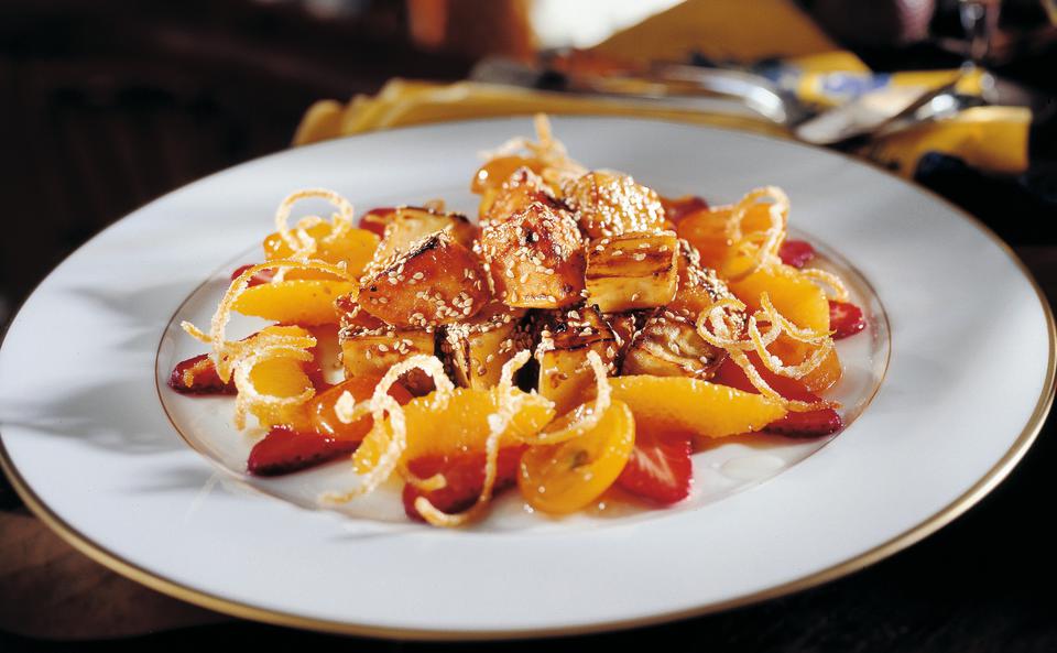 Honig-Süßkartoffeln mit Sesam auf Orangen-Kumquat-Salat