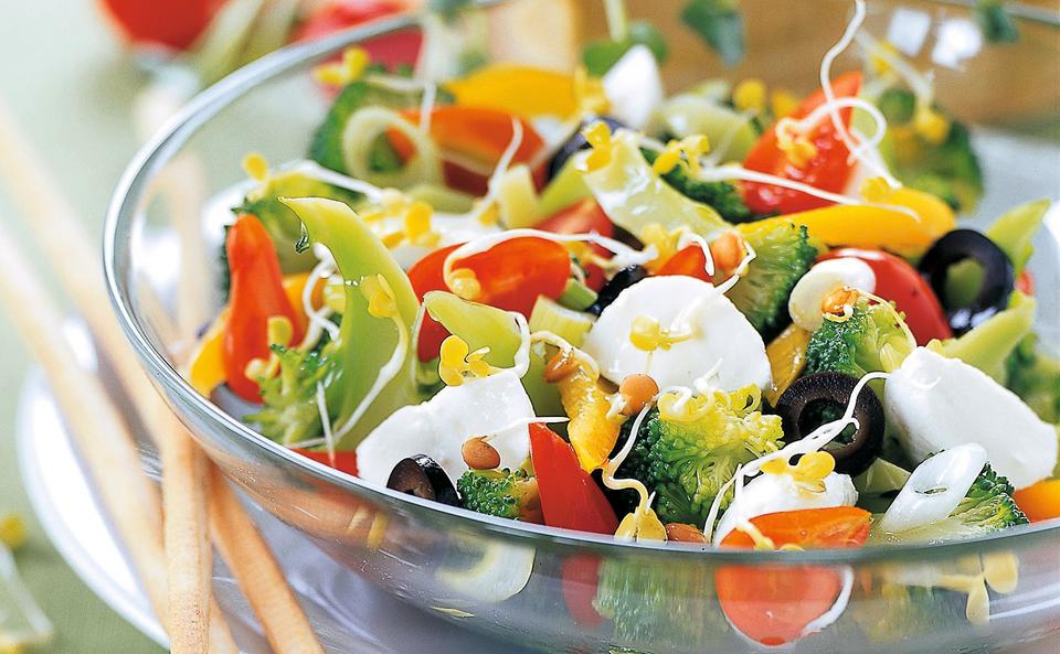 Linsensprossen-Salat mit Brokkoli
