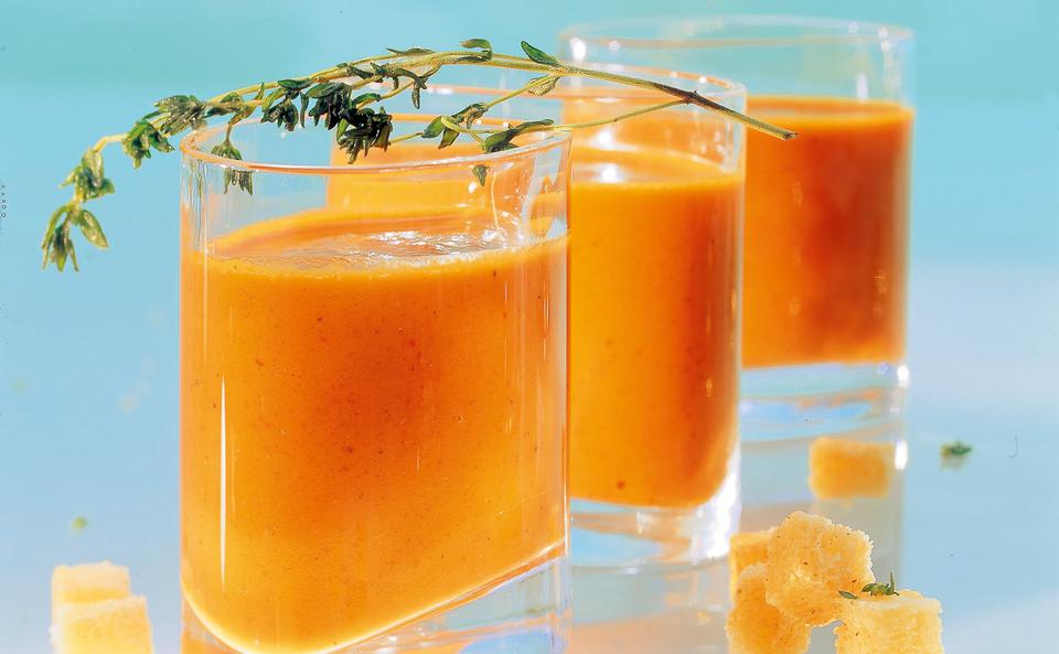 Paprikasuppe mit Thymian-Croutons • Rezept • GUSTO.AT