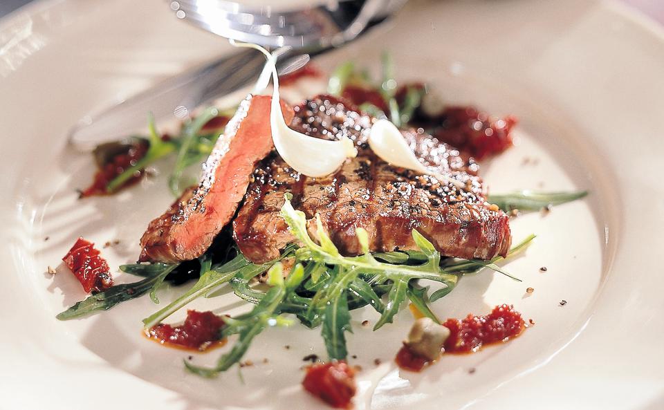 Tagliata vom Rind mit rotem Pesto