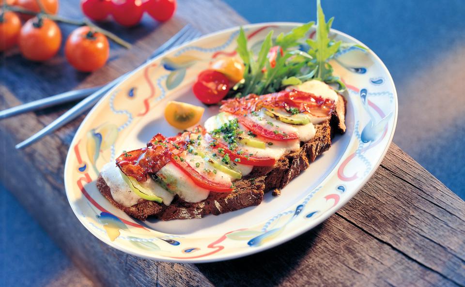 Überbackene Mozzarellabrote à la Caprese