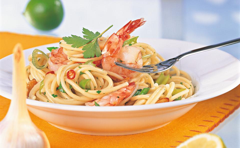 Spaghetti mit Garnelen und Jungzwiebeln