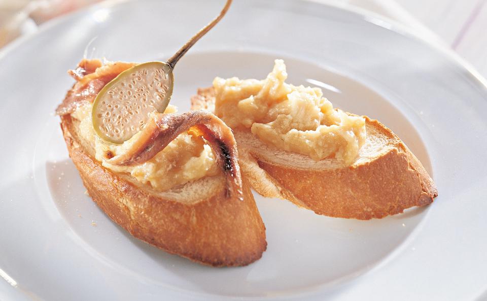 Crostini mit Knoblauchcreme • Rezept • GUSTO.AT