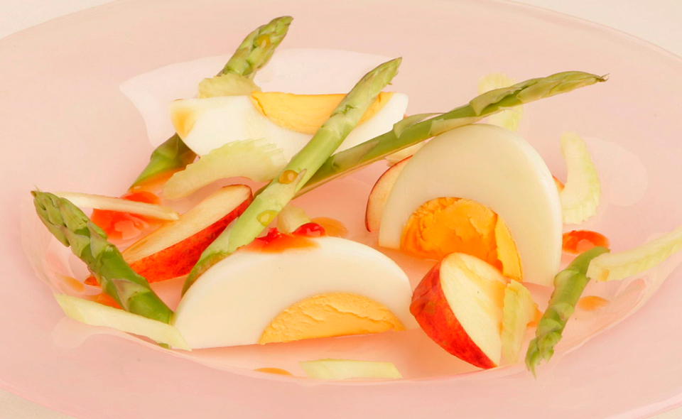 Marinierte Eier mit Thai-Spargel