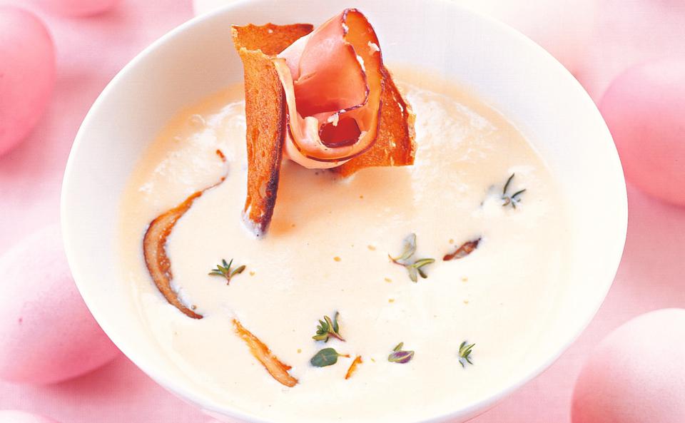 Erdäpfelsuppe mit Geselchtem und Schinkenbrot