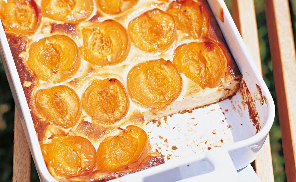 Topfenauflauf mit Marillen • Rezept • GUSTO.AT