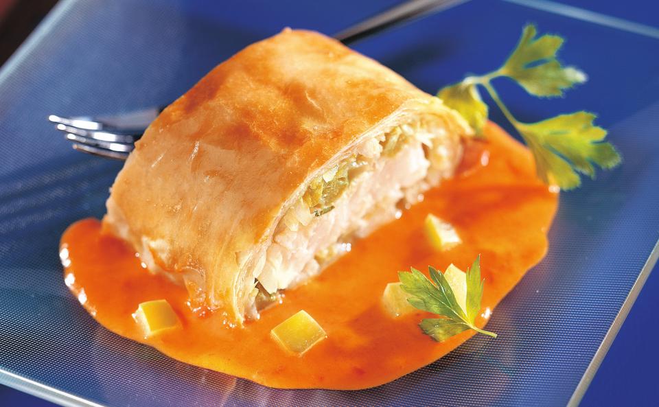 Hoki-Krautstrudel mit Paprikasauce