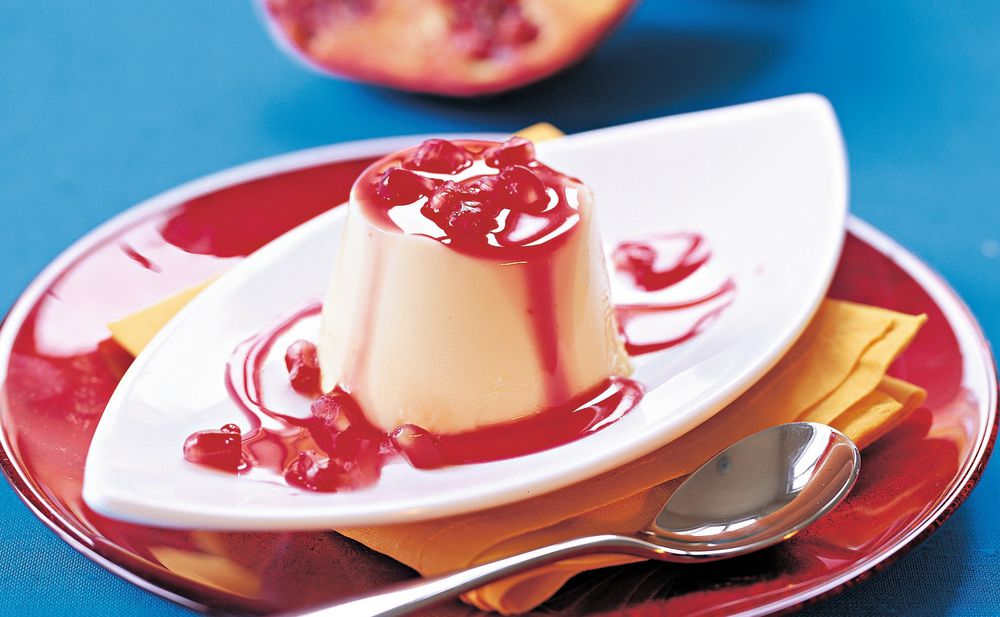 Weißer Schoko-Pudding mit Granatapfel • Rezept • GUSTO.AT