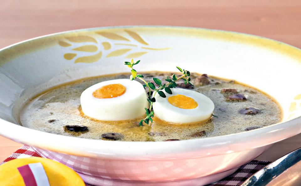 Polnische Ostersuppe mit Schinken und Ei