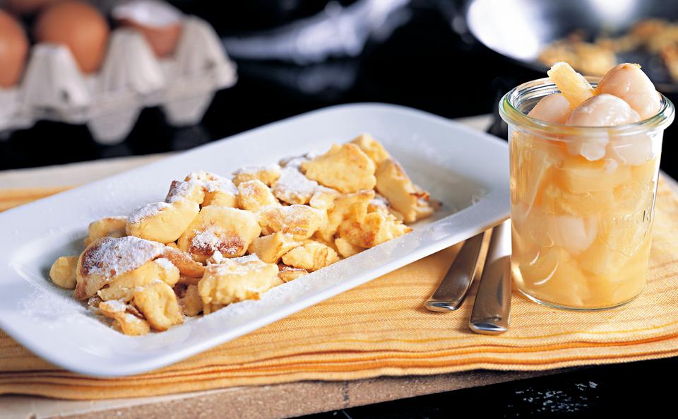 Topfenschmarren mit Ananas-Litschi-Kompott